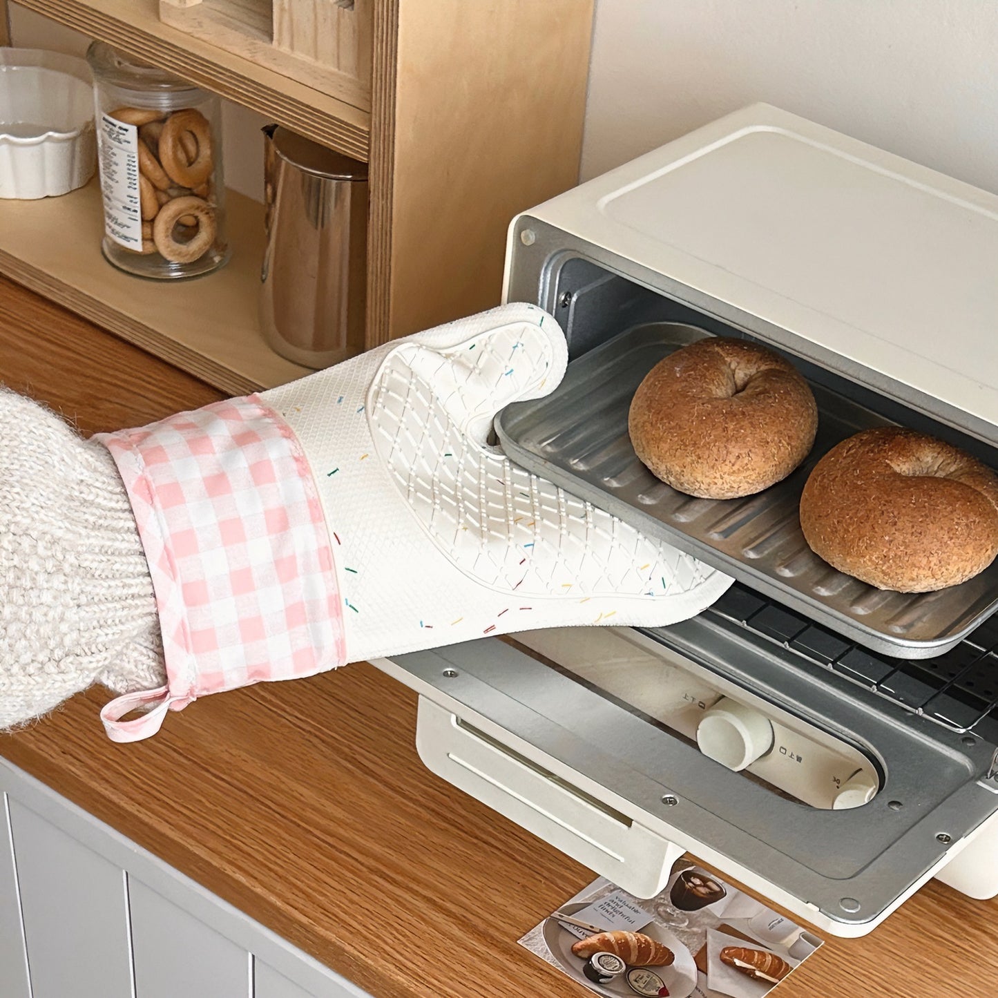 pink silicone oven mitts