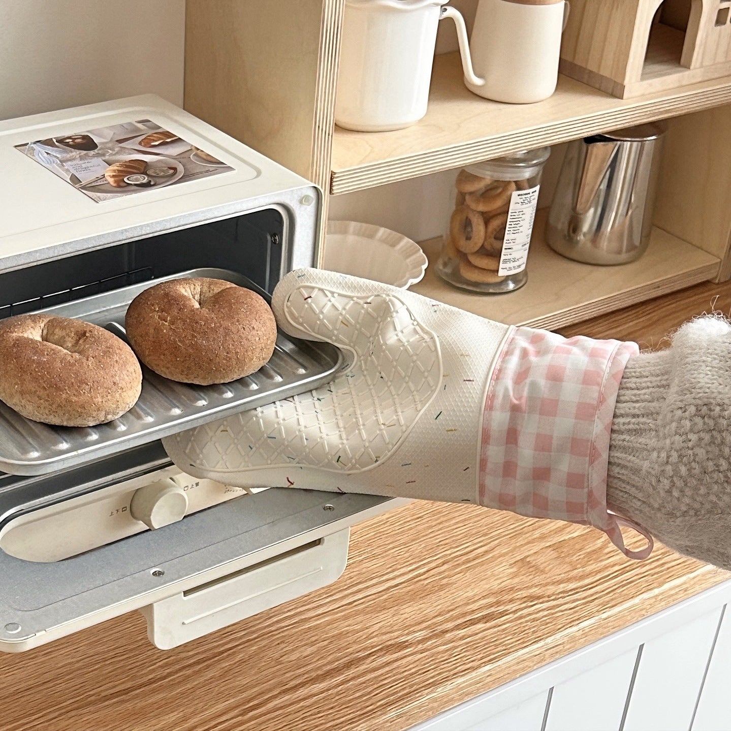 pink silicone oven mitts